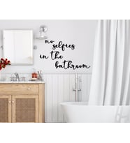 BK Home No Selfies In The Bathroom Ahşap Duvar Yazısı (Siyah)