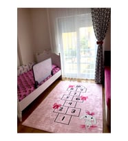 Çocuk Odası Halısı Tavşanlı Seksek Model Deri Taban Halı