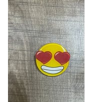 4X5 CM ÇİZGİ FİLM KARAKTERLİ YAKA İĞNESİ BROŞ ÇANTA AKSESUARI (Sarı)