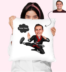 Kareteci Karikatürlü Kişiye Özel Yastık