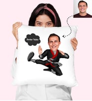 Kareteci Karikatürlü Kişiye Özel Yastık