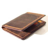Kişiye İsme Özel Bifold Dik Para Bölmeli Deri Cüzdan Camel