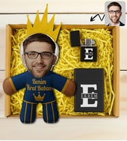 BK Gift Kişiye Özel Fotoğraflı Kral Babam Tasarımlı Bebek Yastık-2 & sarım ürünü Kutusu & Çakmak Hediye Seti-3, Babalar Günü Hediye, Babaya Hediye