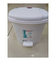 Pratik ve şık 3L Pedallı Çöp Kovası, hijyenik kullanım için ideal