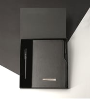 Özel Kutusunda Kişiye Özel Siyah Defter & Kişiye Özel Metal Roller Kalem Hediye Seti