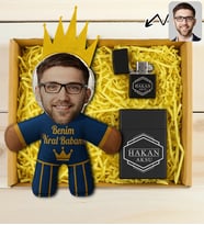 BK Gift Kişiye Özel Fotoğraflı Kral Babam Tasarımlı Bebek Yastık-2 & sarım ürünü Kutusu & Çakmak Hediye Seti-4, Babalar Günü Hediye, Babaya Hediye