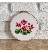 Seretamin Handmade Pembe Çiçek Kanaviçe Nakışlı Duvar Süsü