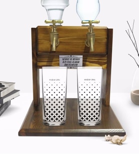 BK Gift Kişiye Özel Renkli Baskılı İsimli İkili Rakı Bardağı ve Çift Musluklu Doğal Ahşap Rakı Standı-115 (Model 1)