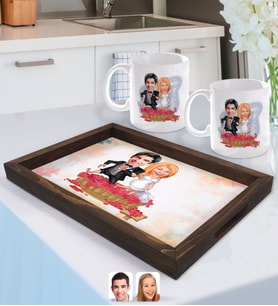 BK Gift Kişiye Özel Evleniyoruz Karikatürlü Doğal Ahşap Tepsi ve 2’li Kupa Bardak Seti-10