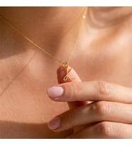 Kişiye Özel 925 Ayar Gümüş Minimalist Kalp Detay Harf Kolye (Gold)