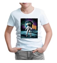 Astronaut Holding Bitcoin Flag Beyaz Çocuk Tshirt