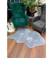 Gri Renkli Yumuşak Yüzeyli Kaydırmaz Post Peluş Halı
