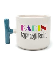 Kadın Bayan Değil Baskılı Kadınlar Günü Mavi Kulplu T Kupa