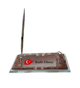 Kişiye Özel Türk Bayrak Tasarımlı Kristal Masa İsimliği - Kalemli ve Saatli Hediye