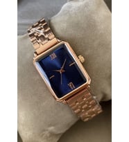 Özel Saat Kutusu ile Minimal Tarz Kadın Kol Saati Zarif Metal Kordon Rose Gold Lacivert Anneye Arkadasa Sevgiliye Kardese Ese Dosta Ablaya Teyzeye Halaya Dogum Gunu Yildonumu İcin Hediyelik Kol Saati Hediyesi Dogum Gunu Hediyelik Avantajlı Ürün