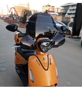 MOTOCAM Yuki Gelato 150 Ön Cam 2023-2026 Model 43cm Siyah Renkli 4mm APARATSIZ