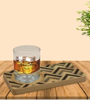 BK Gift Kişiye Özel Modern Art Tasarımlı Doğal Ahşap Tabaklı Viski Bardağı Sunum Seti Model 17