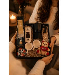 3 Fincan Moka Pot + Sebu 100 ml Oda Kokusu + 45 ml Parfüm  Kadınlara Hediye Seti