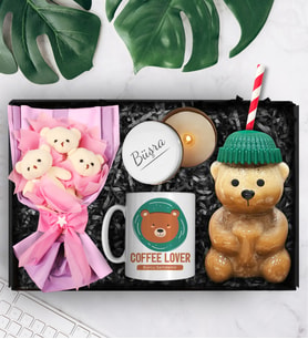 Bearista Şapkalı Pipetli Ayıcık Cam Bardak & Tasarım Kupa & Üçlü Peluş Ayıcık Buketi & Mum Hediye Seti (Bej - Kahverengi)