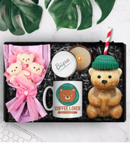 Bearista Şapkalı Pipetli Ayıcık Cam Bardak & Tasarım Kupa & Üçlü Peluş Ayıcık Buketi & Mum Hediye Seti (Bej - Kahverengi)