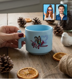 Kişiye Özel Karikatürlü Uçuyorum Aşkından Sevgiliye Hediye T Pastel Kupa Sevgililer Günü Hediyesi