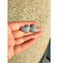 Silver Glitter Işıltılı El Yapımı Gri Özel Tasarım Kalp Küpe - Şık ve Zarif