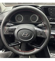 DİKİŞLİ DİREKSİYON KILIFI SİYAH DERİ KIRMIZI DİKİŞLİ HYUNDAİ İ20 İÇİN