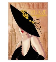 Ahşap Tablo New York Zeminde Sarı Çiçekli Şapkalı Kadın Görseli (35x50 Cm Boyut)