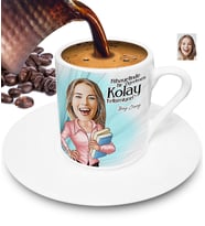 Nihayetinde Öğretmen Kolay Yetişmiyor Kişiye Özel Karikatürlü Türk Kahvesi Fincanı (Beyaz)