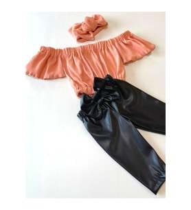 Çocuk, Likralı Deri Fiyonk Detaylı Pantolon, Somon Rengi Straplez Crop Bluz Ve Saç Bandı Takımı.