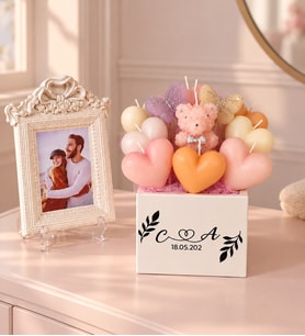 Premium Kişiye Özel Fotoğraf Çerçeveli Doğumgünü Yıldönümü Özel Günler İçin İsimli ve Tarihli Dekoratif Kare Beton Saksıda Mum Buketi