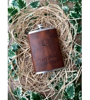 ALESTA LEATHER İsme Özel El Dikişi Hakiki Deri Kaplamalı Çelik Viski Kanyak Içki Matarası - 8oz 236ML (Taba)
