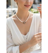 Kristal Taşlı Çiçek Figürlü İnci Kolye (Beyaz)