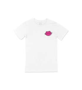 Pembe Dudak Cep Logo Tasarımlı Beyaz Tişört