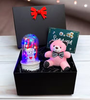 Siyah Kutusunda Renkli Led Işıklı Fanus ve Pembe Peluş Ayıcık Hediye Seti (Model 3)