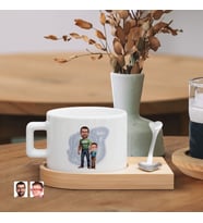 BK Gift Kişiye Özel Baba Oğul Karikatürlü-21, Ahşap Altlıklı Seramik Fincan, Babaya Hediye, Arkadaşa Hediye
