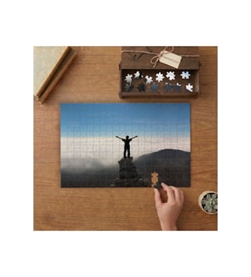 Zirveden Manzarayı Seyreden Adam Tasarımı 240 parça Ahşap Puzzle Ahşap Kutuda MP01995