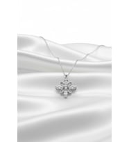 Premium Pırlanta Kesim Zirkon Taşlı Çiçek Kadın Kolye - Modern ve Işıltılı Tasarım (Gümüş Renk, 45+5 cm)