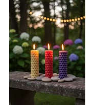 SİLİNDİRİK PETEK 3'LÜ HEDİYELİK DEKORATİF HOŞ KOKULU PARAFİN WAX MUM (KIRMIZI + SARI + MOR RENKLİ)