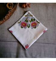Kadın Beyaz Çiçek Desenli El Yapımı Saç Bandanası