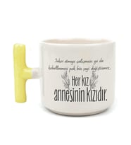 Her Kız Annesinin Kızıdır Baskılı Sarı Kulplu T Kupa