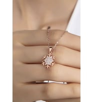Kadın Orjinal 925 Ayar Gümüş Zirkon Taşlı Kartanesi Model Kolye (Rose)