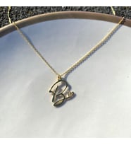 Kişiye Özel 925 Ayar Gümüş Sevgiliye Özel Şık Harf Kalp Detaylı Kolye (Gold)