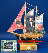 Kişiye Özel Saatli El Yapımı Doğal Ahşap Gemi Maketi Hediyesi Farklı Modeller (Model 2)