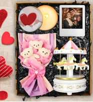 Üçlü Peluş Ayıcık Buketi & Müzikli Atlıkarınca & Özel Tasarım Mum & Çerçeve Hediye Seti