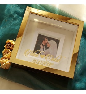 25x25 cm Gold Pleksi Kaplı Fotoğraf Bölümlü İsimli ve Tarihli Çerçeve-HKM Ticaret(Fotoğraf Hediye)