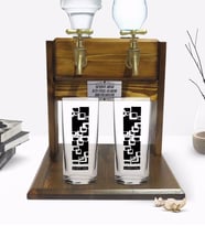 BK Gift Kişiye Özel Renkli Baskılı İsimli İkili Rakı Bardağı ve Çift Musluklu Doğal Ahşap Rakı Standı-121 (Model 1)