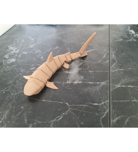 Doğal Ahşap Katkılı Hareketli Köpek Balığı Megalodon Oyuncak 13CM (Açık Kahve)