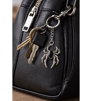 Gümüş Renk Metal Siyah Taşlı Örümcek Figürlü Unisex Anahtarlık