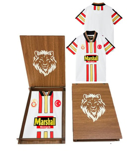 Galatasaray Orijinal 1998 - 1999 Retro Forma Ahşap Kutu Hediyeli